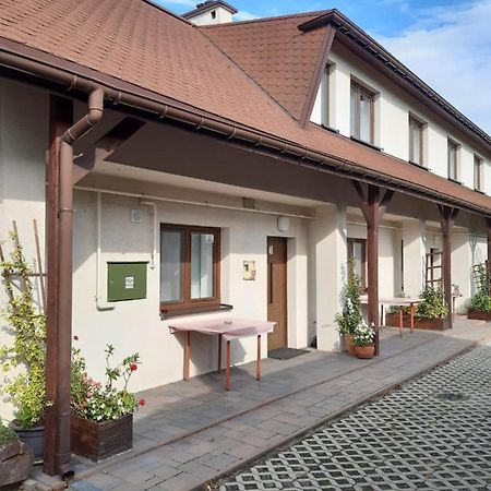 Ardo Vendeghaz Apartment Sarospatak Bagian luar foto