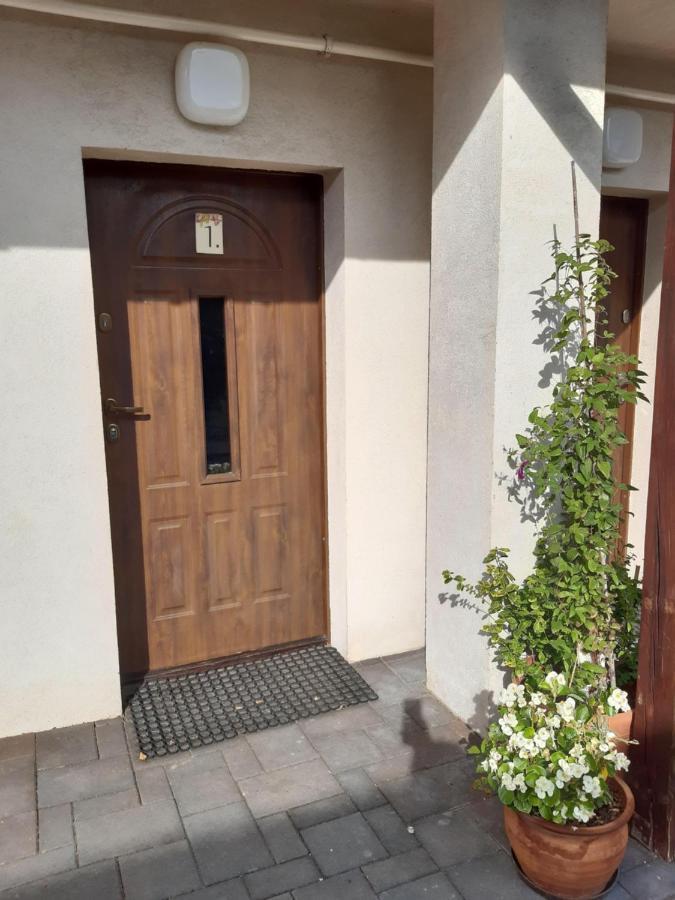 Ardo Vendeghaz Apartment Sarospatak Bagian luar foto